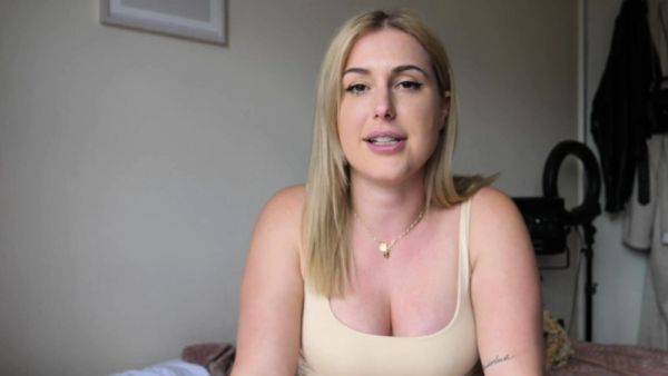 SPH busty solo femina talks dirty - Britain on royalboobs.com
